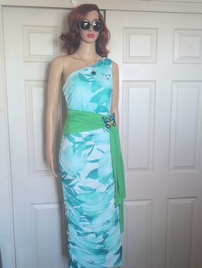 Pretty Garden One-Shoulder Floral Maxi Dress